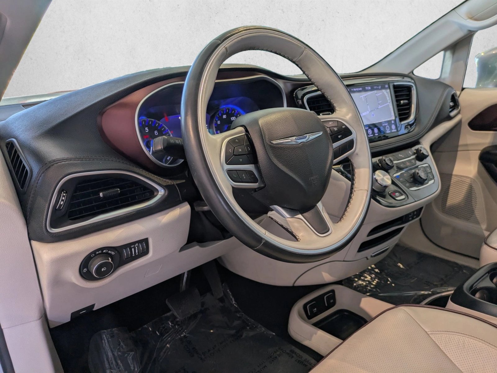 Used 2019 Chrysler Pacifica Limited FWD image 10