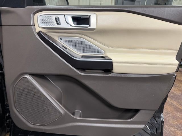 Used 2020 Ford Explorer Platinum w/ Premium Technology Package image 29