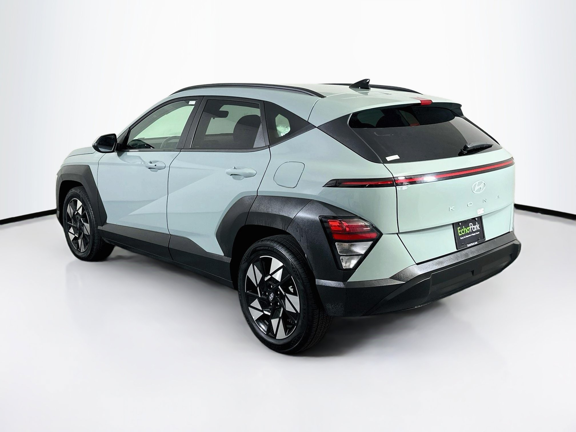 Used 2025 Hyundai Kona SEL FWD image 5