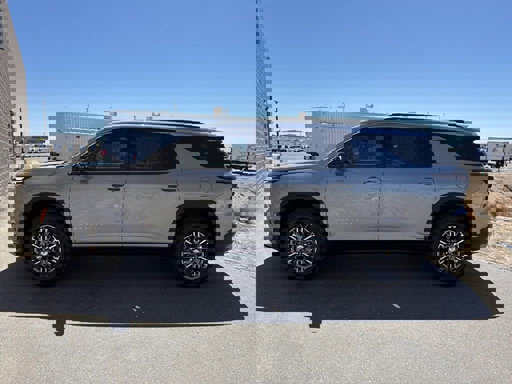 New 2026 Chevrolet Traverse LT image 8