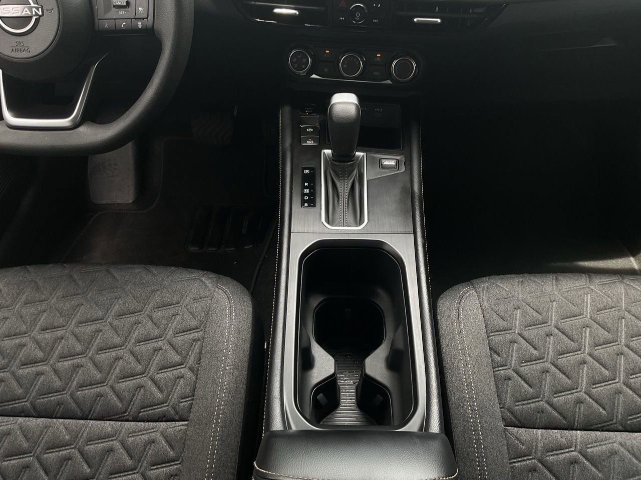 Used 2025 Nissan Kicks SV AWD/4WD image 12