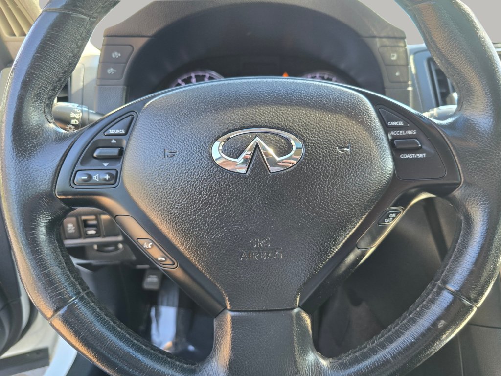 Used 2015 INFINITI Q40 w/ Moonroof Package RWD image 6