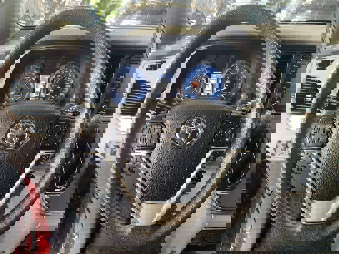 Used 2020 Toyota Sienna LE w/ LE Preferred Package image 14