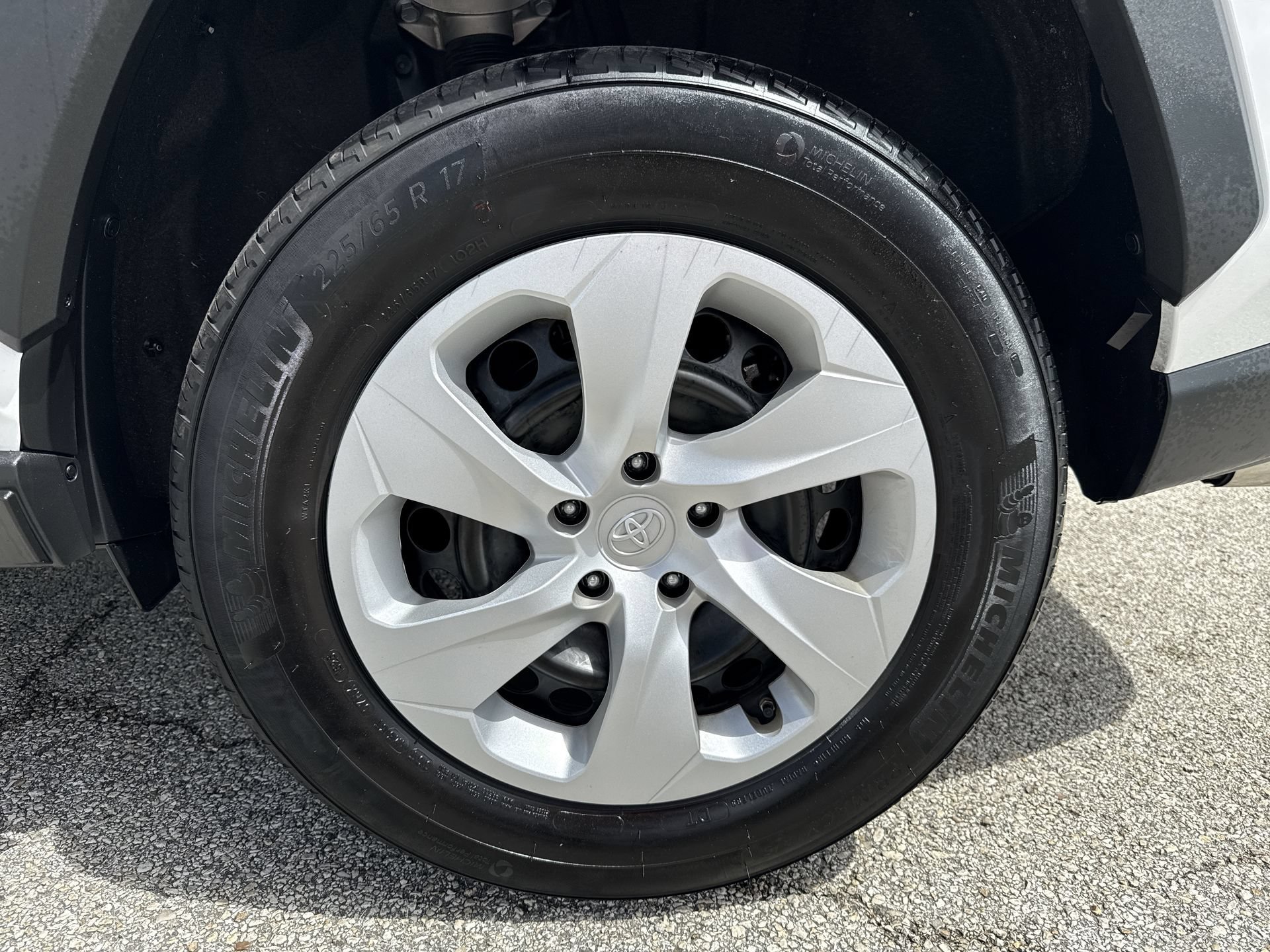 Certified 2025 Toyota RAV4 LE FWD image 18