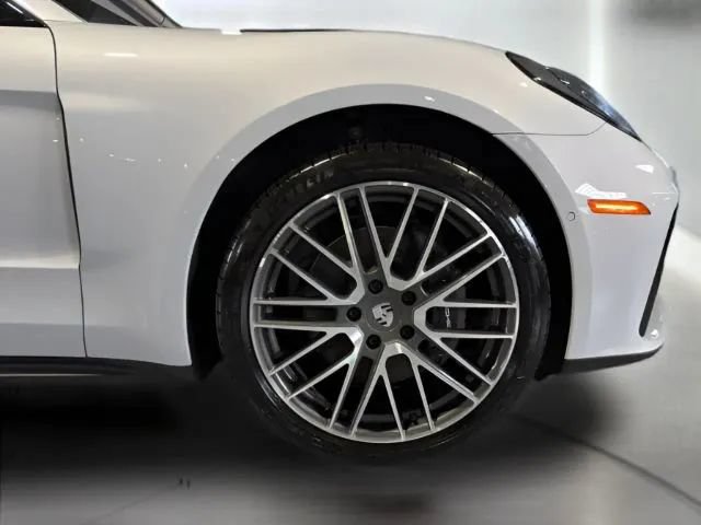 Used 2024 Porsche Panamera image 35