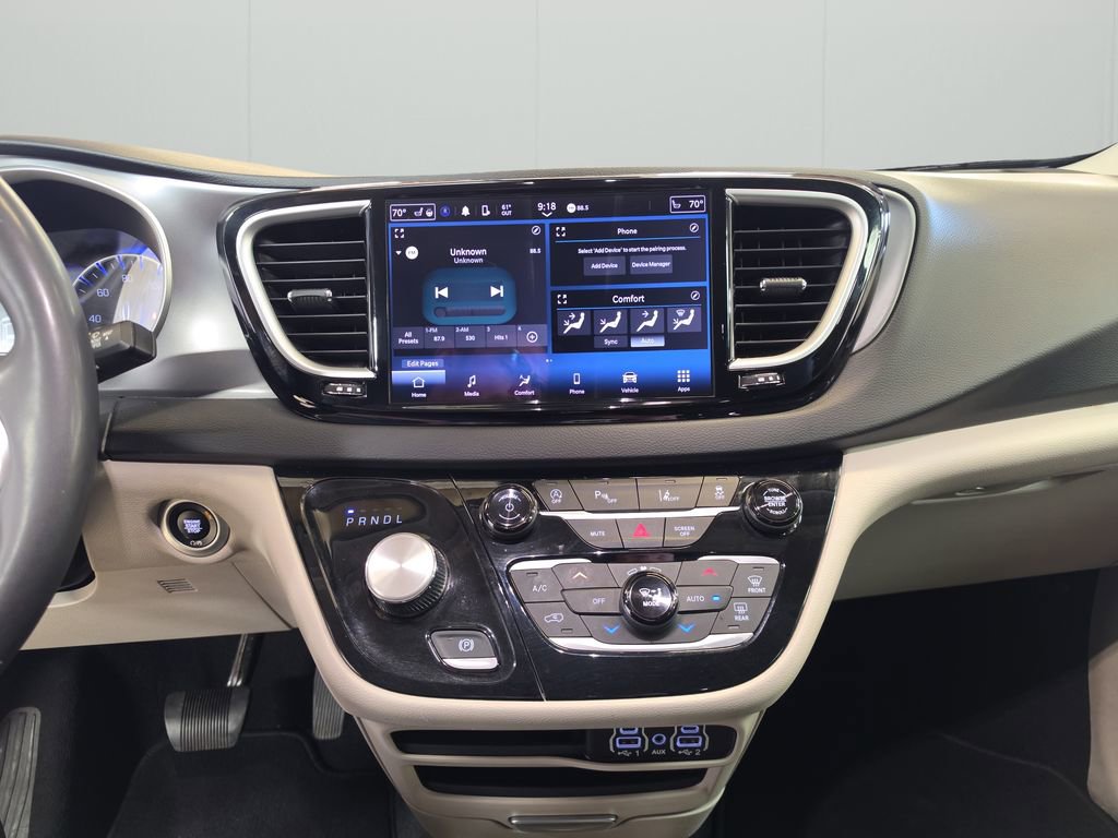 Certified 2023 Chrysler Pacifica Touring-L image 22