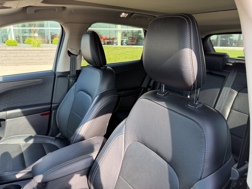 Used 2020 Ford Escape Titanium w/ Titanium Premium Package 2.0 AWD/4WD image 10