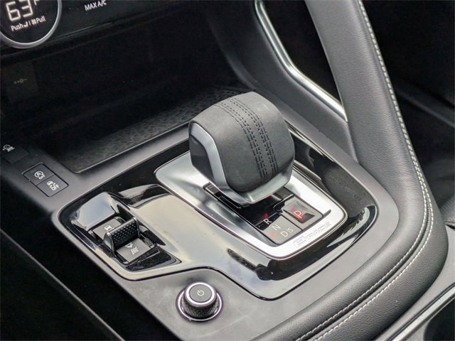 Used 2024 Jaguar E-PACE R-Dynamic SE image 9