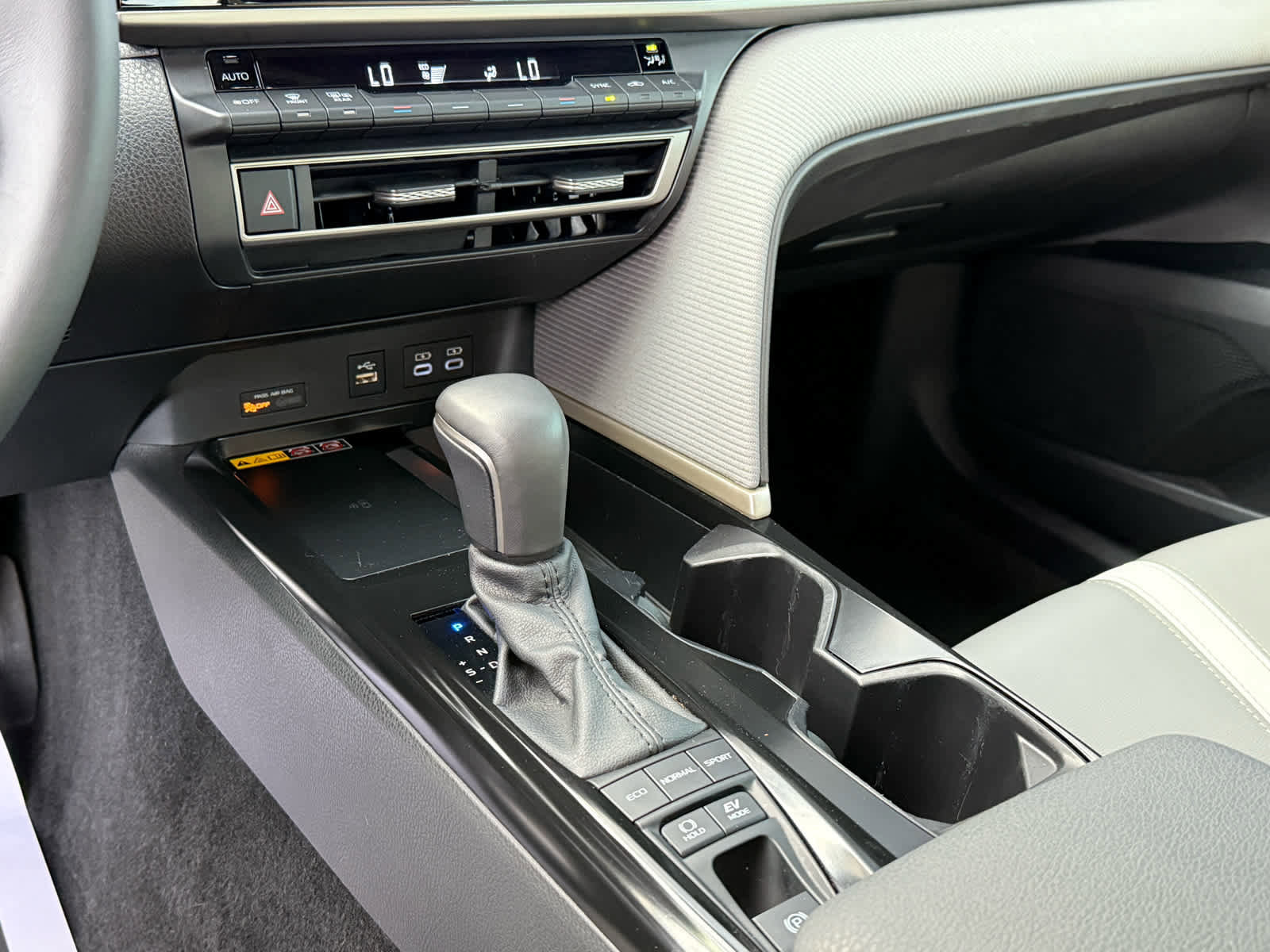 Used 2025 Toyota Camry SE image 20