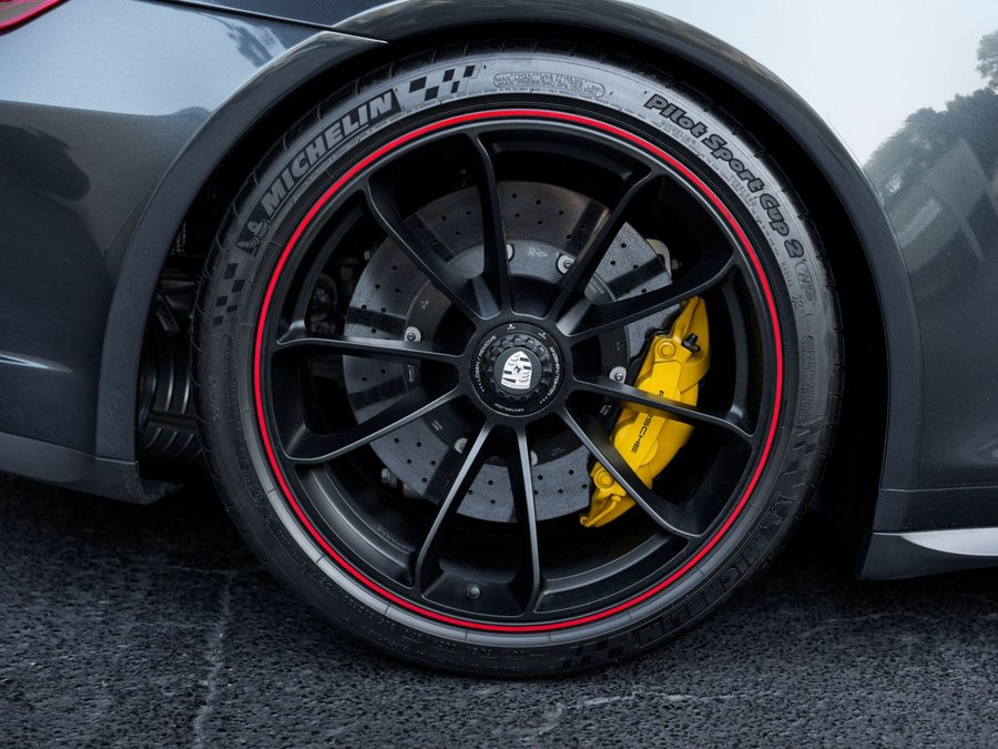 Used 2019 Porsche 911 Speedster RWD image 13