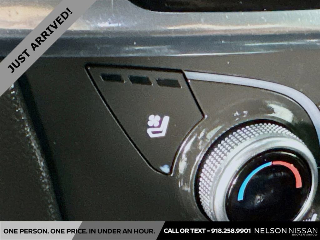 Used 2024 Chevrolet Traverse Premier w/ Redline Edition image 21