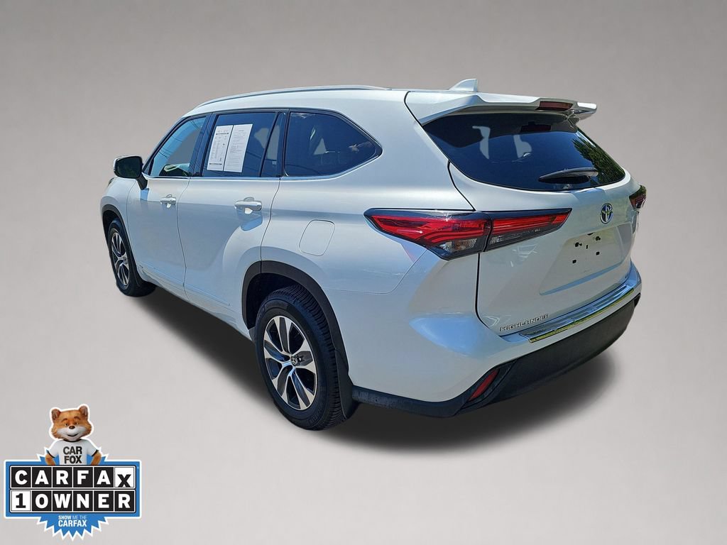 Used 2022 Toyota Highlander XLE AWD/4WD image 6