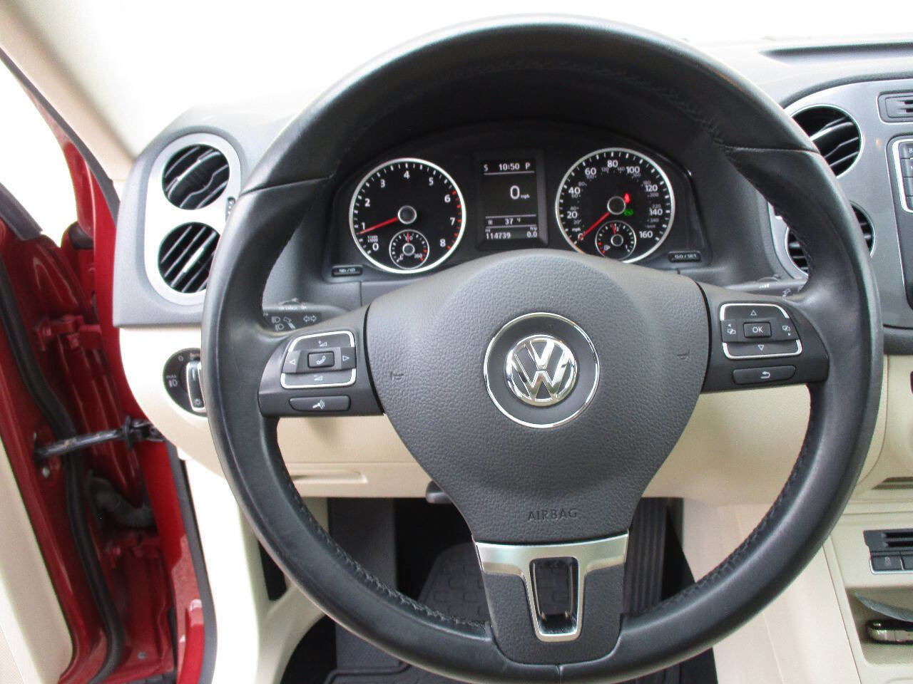 Used 2016 Volkswagen Tiguan SE image 29