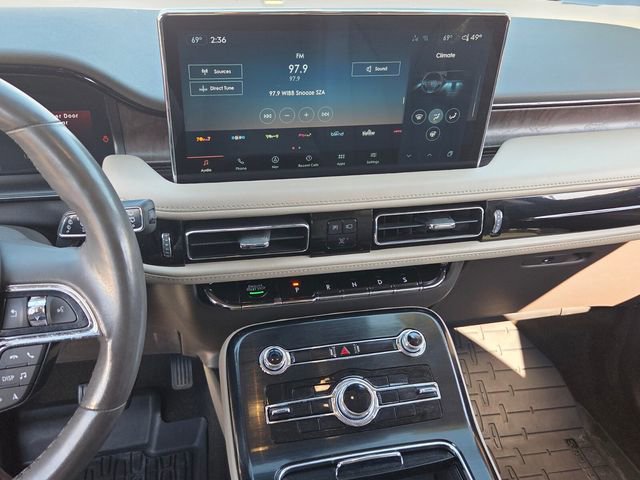 Used 2022 Lincoln Nautilus Reserve w/ Luxury Package image 17