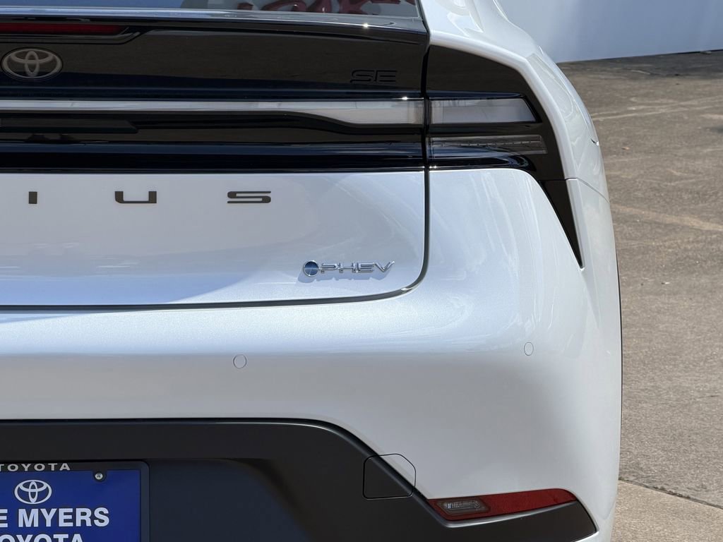New 2026 Toyota Prius Plug-In Hybrid FWD image 9