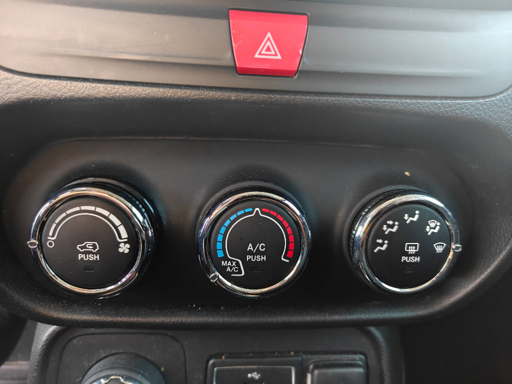 Used 2017 Jeep Renegade Sport w/ Power & Air Group image 16