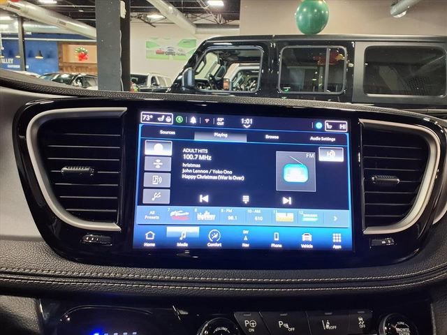 Used 2024 Chrysler Pacifica Select image 22