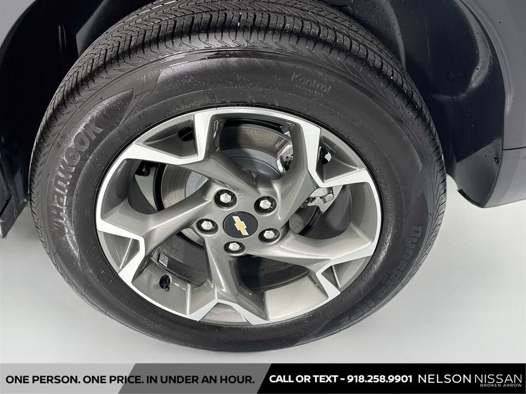 Used 2025 Chevrolet Trax LT w/ Driver Confidence Package FWD image 30