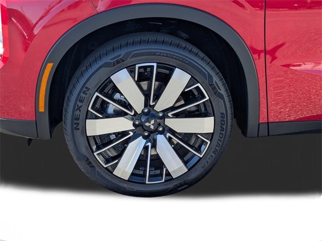 New 2025 Mitsubishi Outlander SE image 12