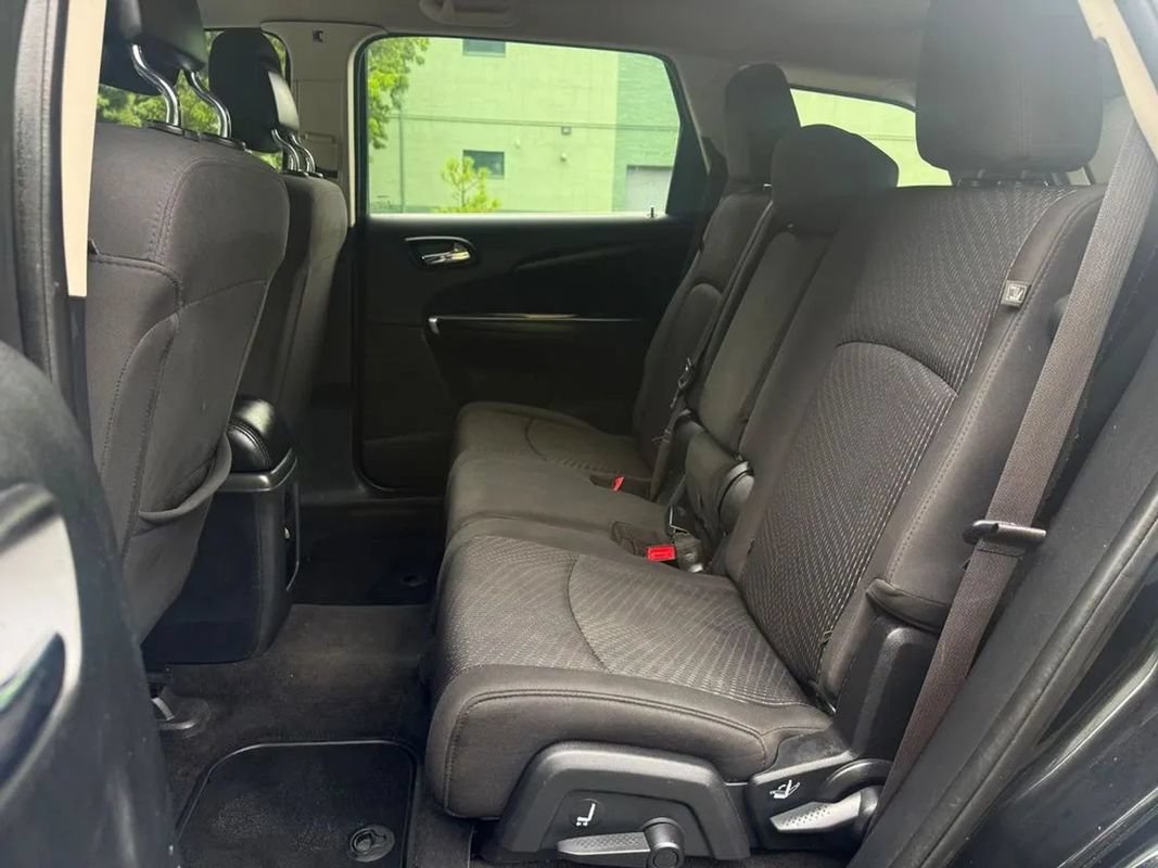 Used 2018 Dodge Journey SE w/ Connectivity Group FWD image 24