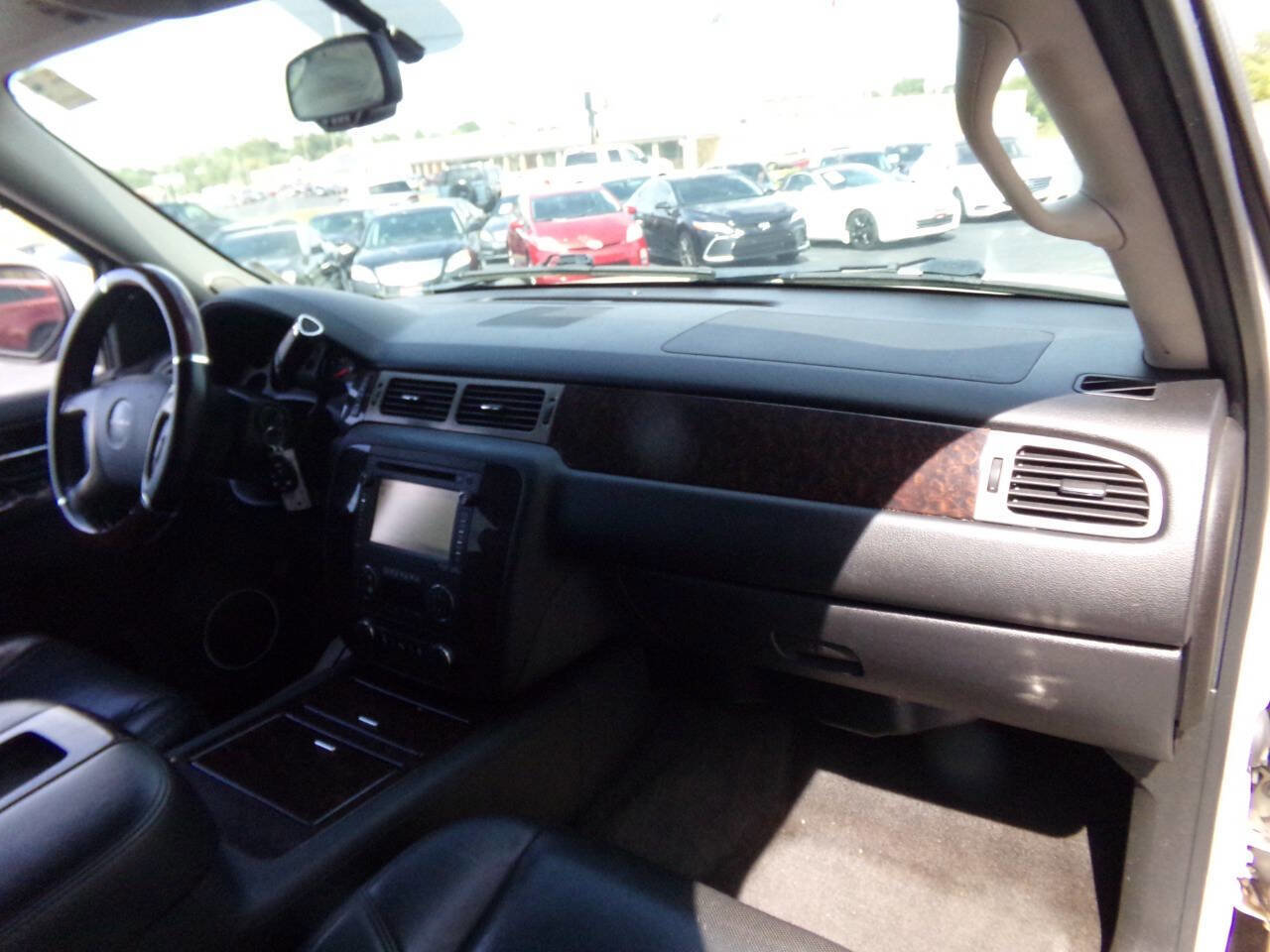 Used 2013 GMC Yukon XL Denali image 35