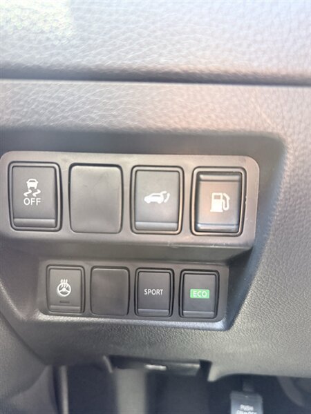 Used 2018 Nissan Rogue SV w/ Premium Package FWD image 22
