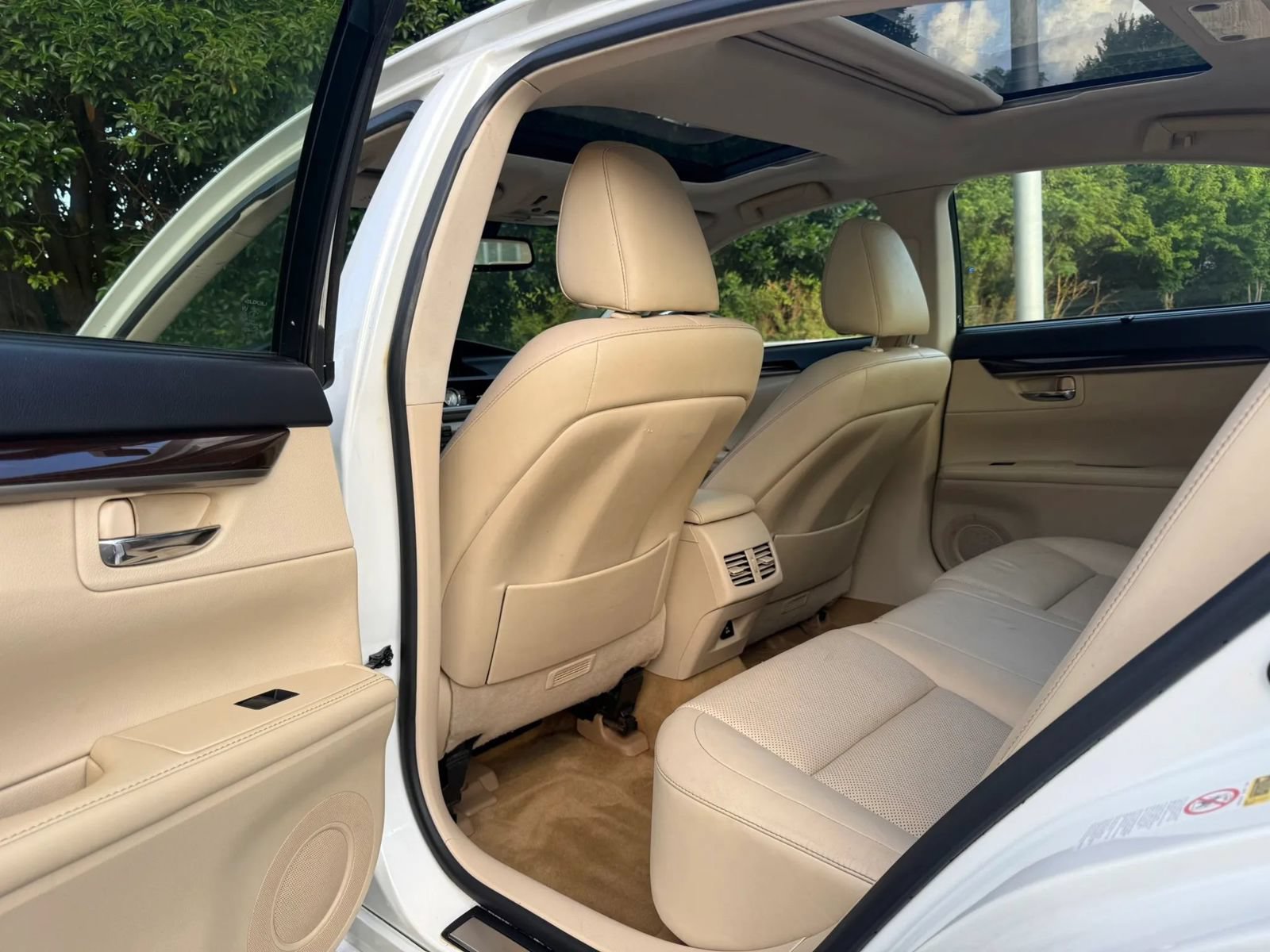 Used 2014 Lexus ES 350 w/ Ultra Luxury Package FWD image 13