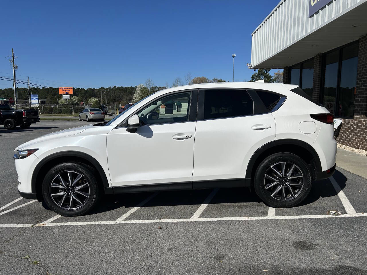 Used 2018 MAZDA CX-5 Touring w/ Preferred Equipment Package FWD image 3