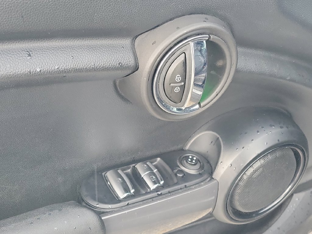 Used 2020 MINI Cooper Convertible FWD image 27