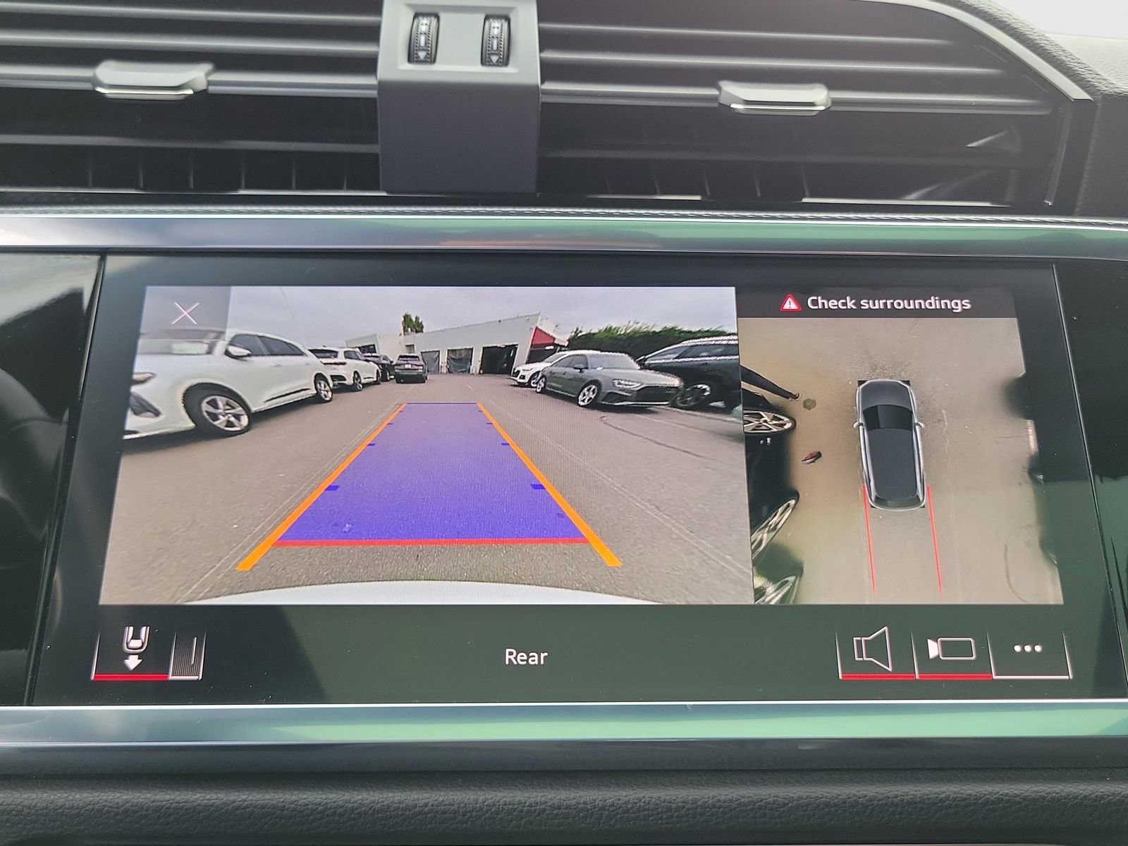 Used 2024 Audi Q3 2.0T Premium Plus image 28