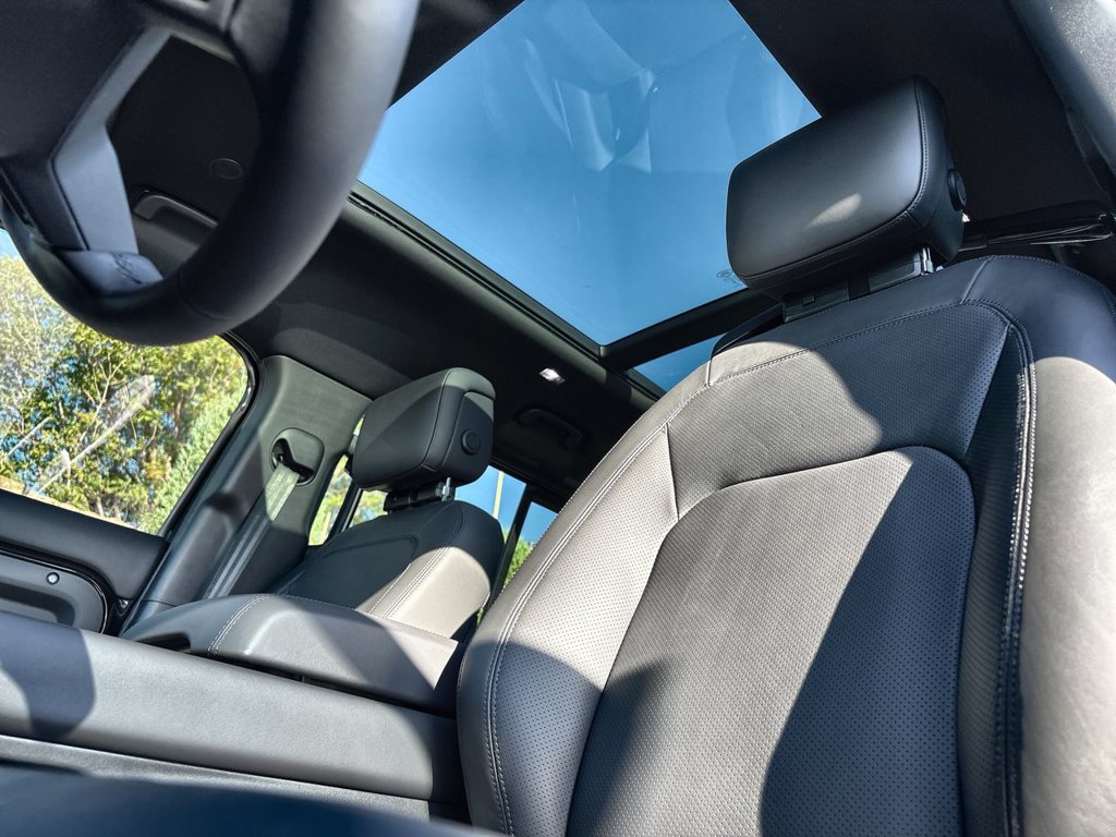 New 2026 Land Rover Defender 130 X-Dynamic SE AWD/4WD image 19