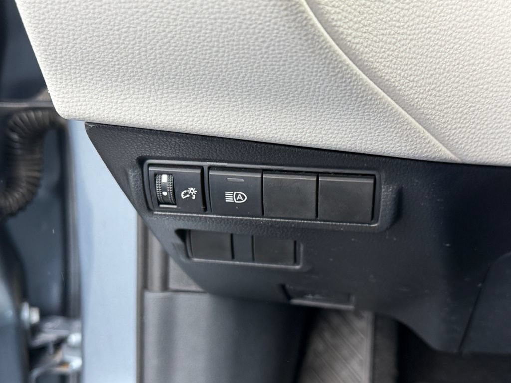 Used 2023 Toyota Corolla Cross L AWD/4WD image 25