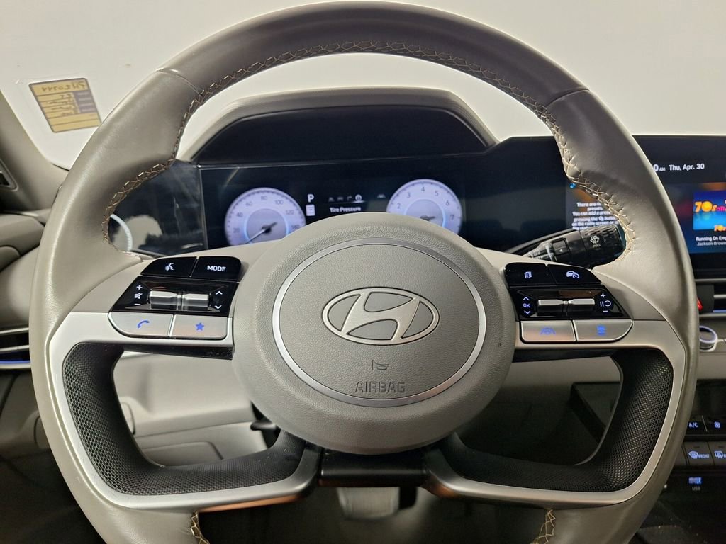 Used 2025 Hyundai Elantra SEL FWD image 15