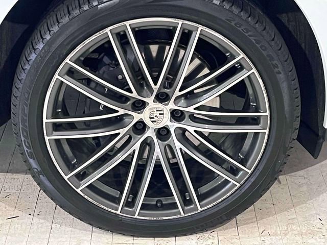 Certified 2023 Porsche Macan Turbo image 15