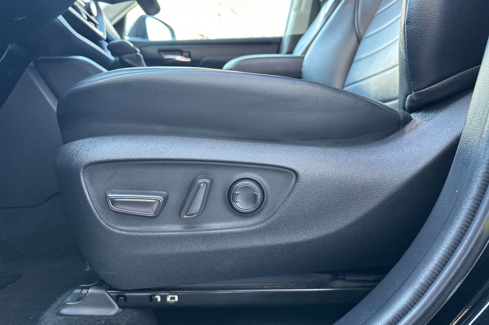 Used 2022 Toyota Highlander XLE image 14