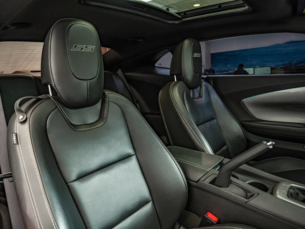 Used 2010 Chevrolet Camaro SS RWD image 37