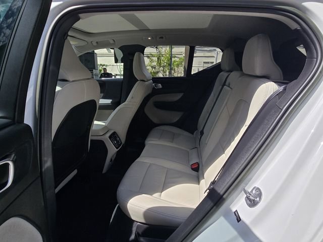 Used 2023 Volvo XC40 B4 Plus w/ Protection Package image 16