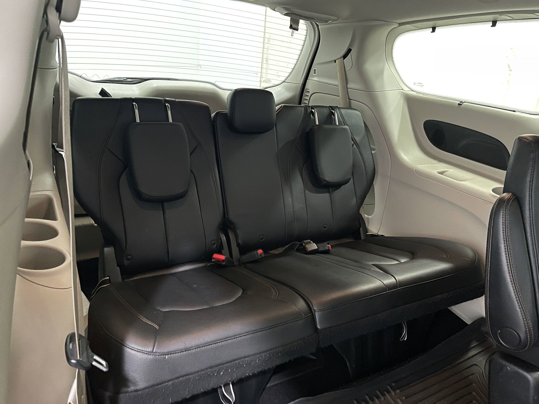 Used 2019 Chrysler Pacifica Touring-L Plus w/ Advanced Safetytec Group FWD image 32