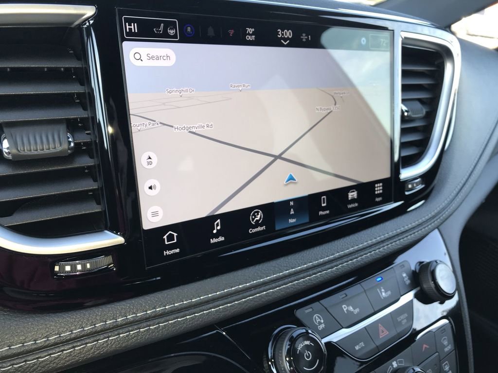 New 2026 Chrysler Pacifica Limited w/ Uconnect Theater Family Group FWD image 18