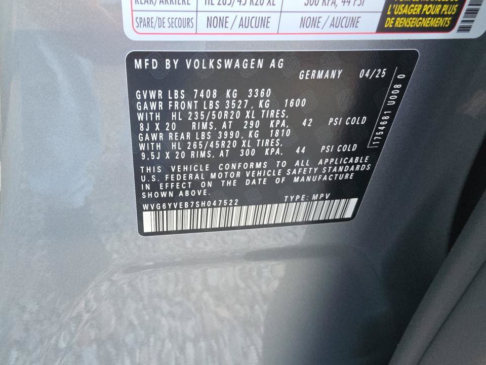 Used 2025 Volkswagen ID. Buzz 1st Edition w/ Cupholders Package AWD/4WD image 9