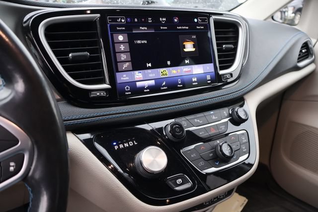 Used 2021 Chrysler Pacifica Touring-L w/ Uconnect Theater Family Group AWD/4WD image 9