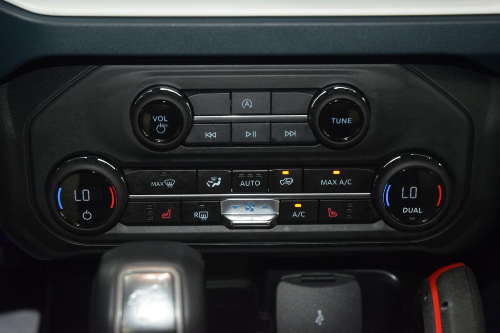 Used 2025 Ford Bronco Heritage Edition AWD/4WD image 34