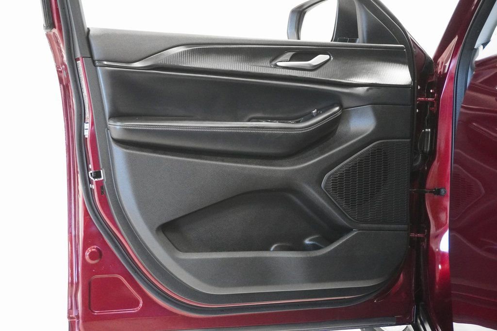 Certified 2024 Jeep Grand Cherokee Laredo image 13