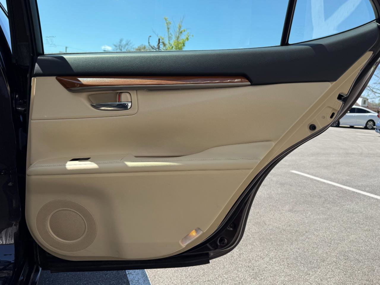 Used 2013 Lexus ES 300h w/ Luxury Pkg image 19