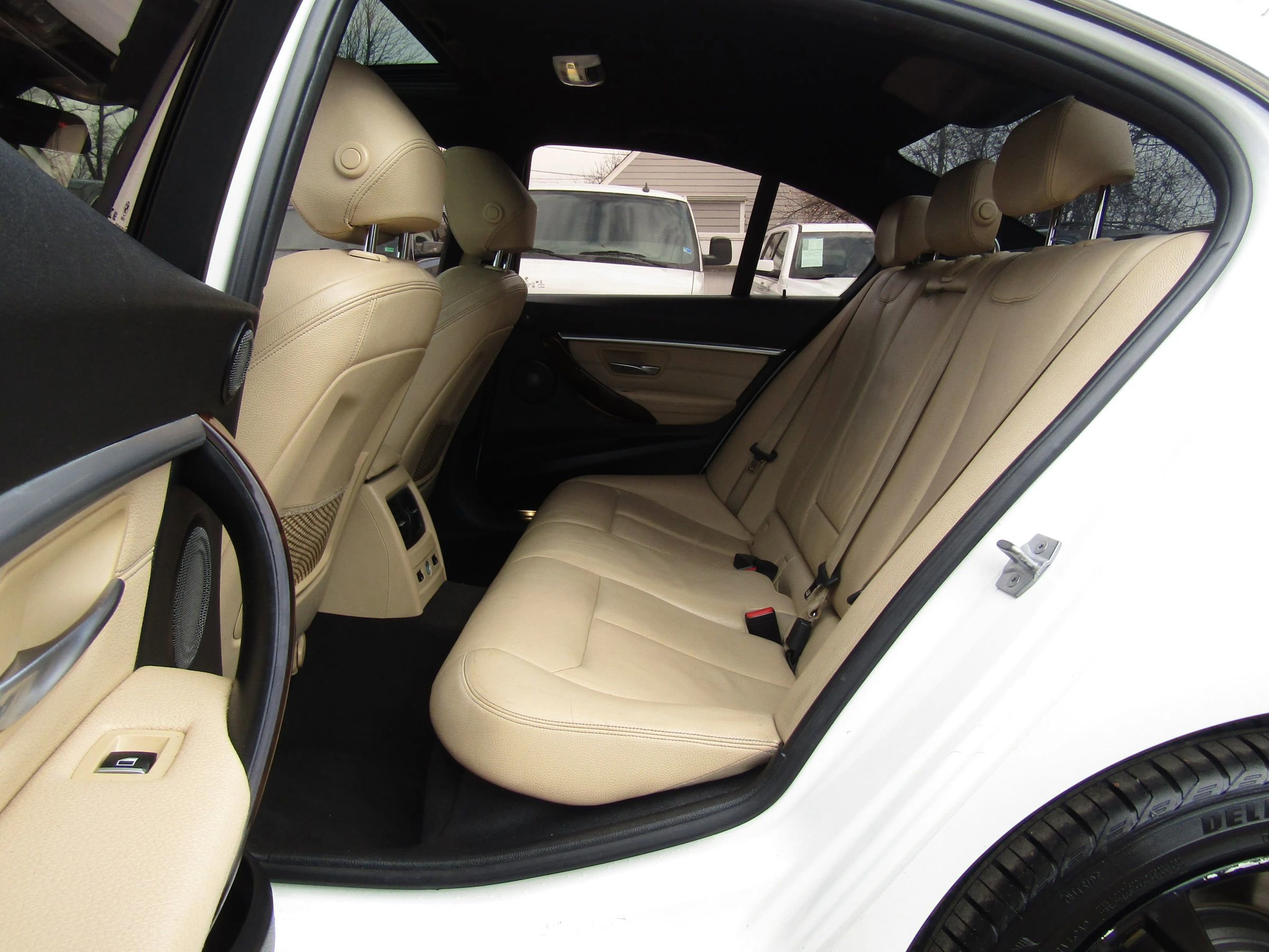 Used 2018 BMW 330i xDrive Sedan w/ Premium Package image 14