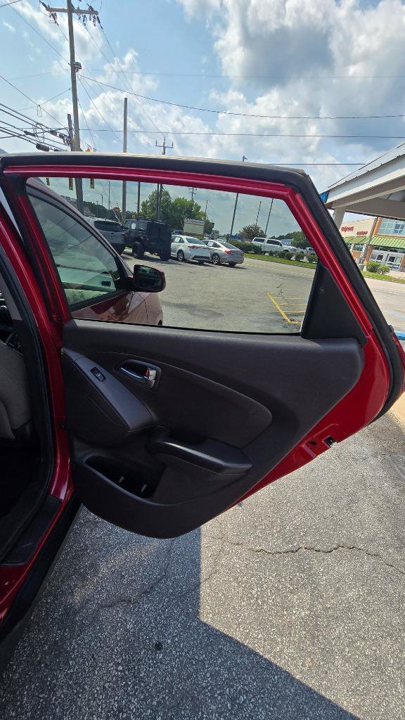 Used 2015 Hyundai Tucson SE AWD/4WD image 17