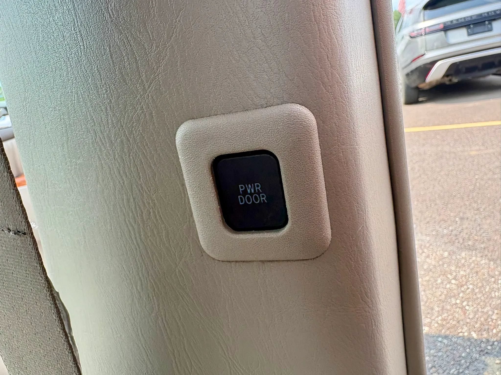 Used 2006 Toyota Sienna XLE w/ XLE Pkg 8 FWD image 13