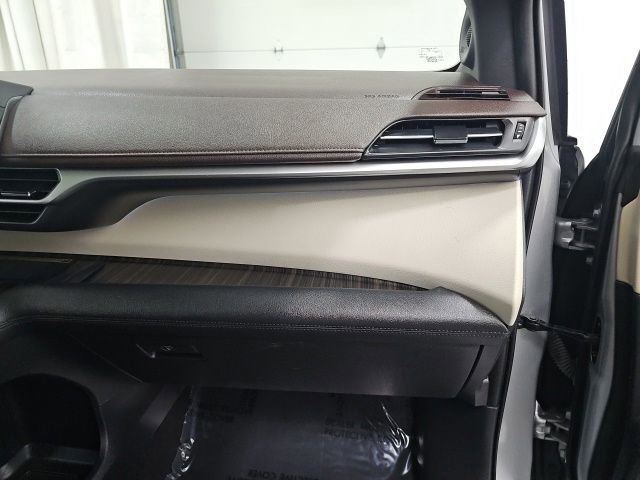Certified 2022 Toyota Sienna Platinum FWD image 41