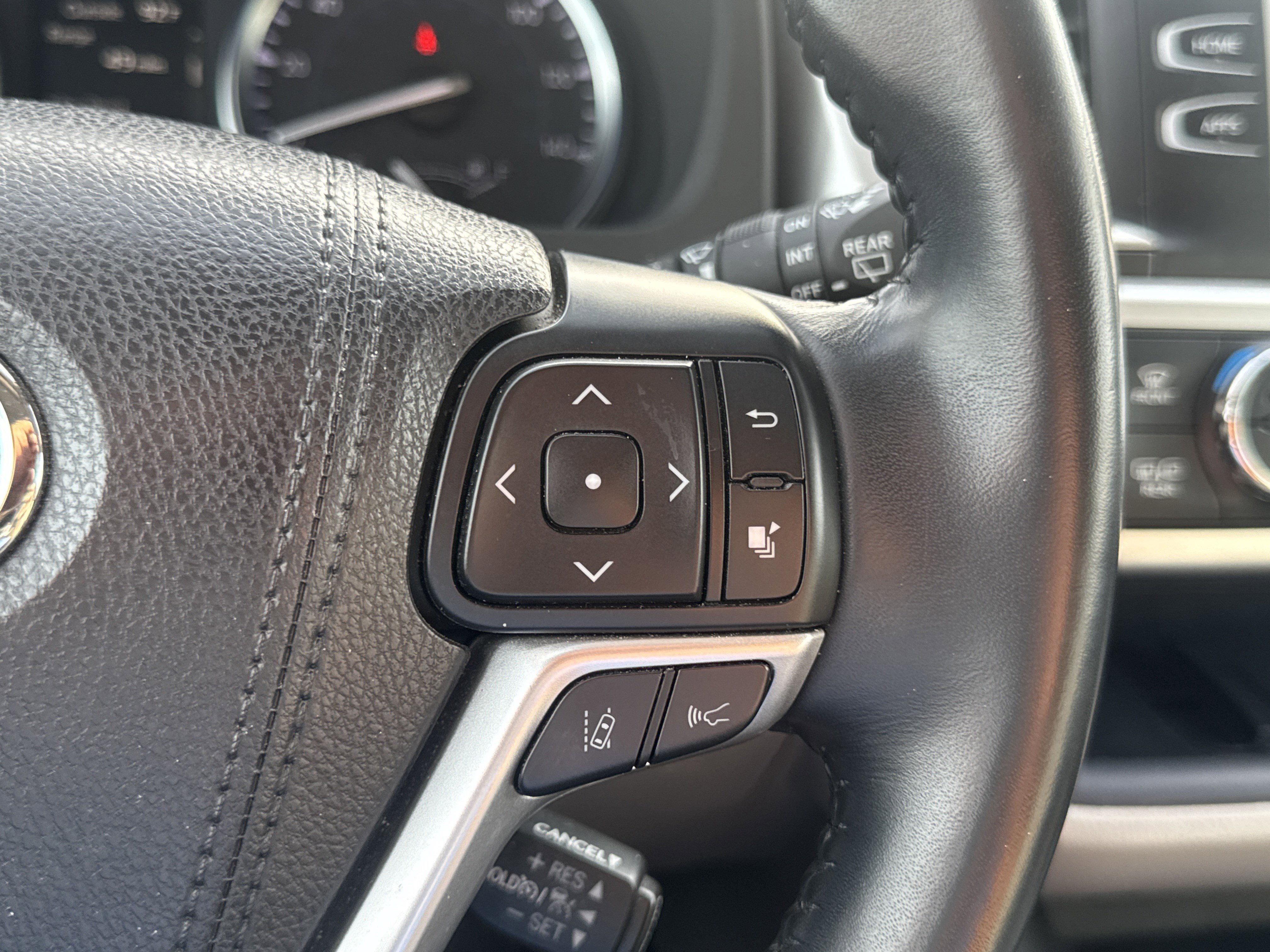 Used 2018 Toyota Highlander XLE FWD image 15