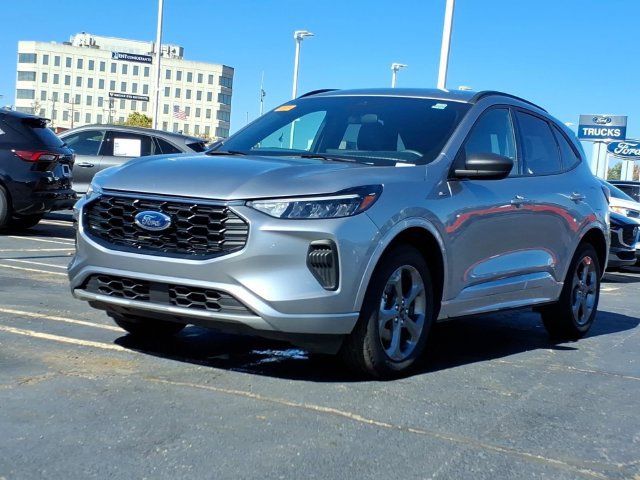 Used 2024 Ford Escape ST-Line w/ Tech Pack #1 AWD/4WD image 4